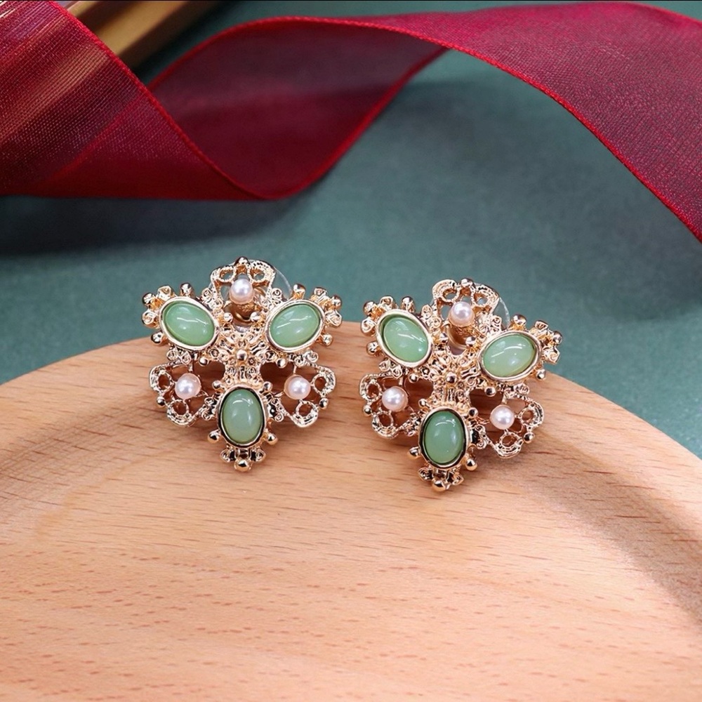 Vintage Green Jade Look & Faux Pearl Filigree Stud Earrings